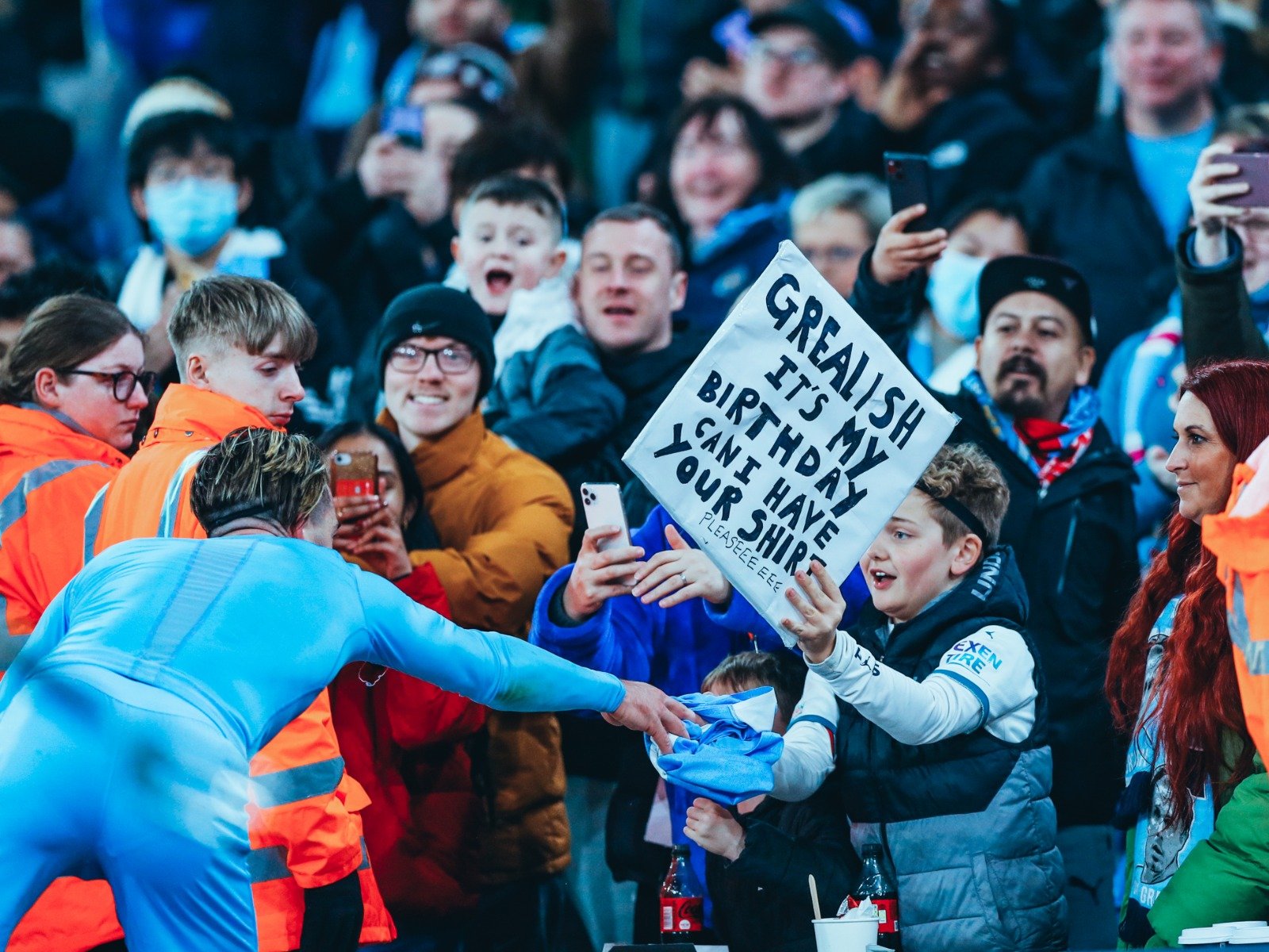 更是以无比 更是以无比